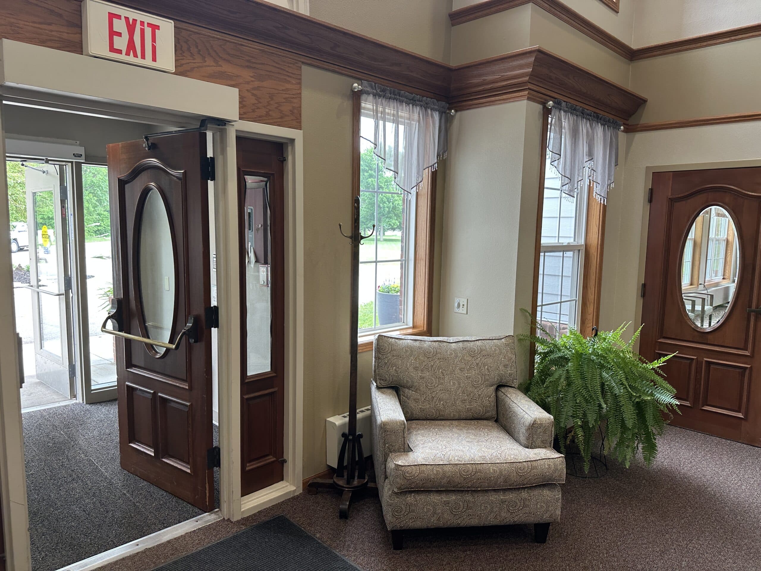 door opening to edgwood independent living