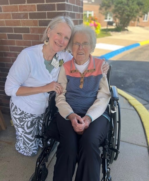 tammi and her mom outside