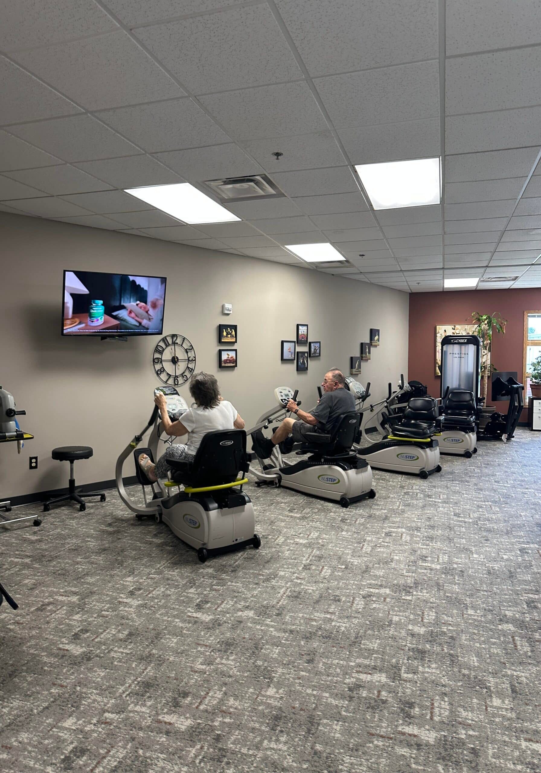 couple working out at rehabilitation facility