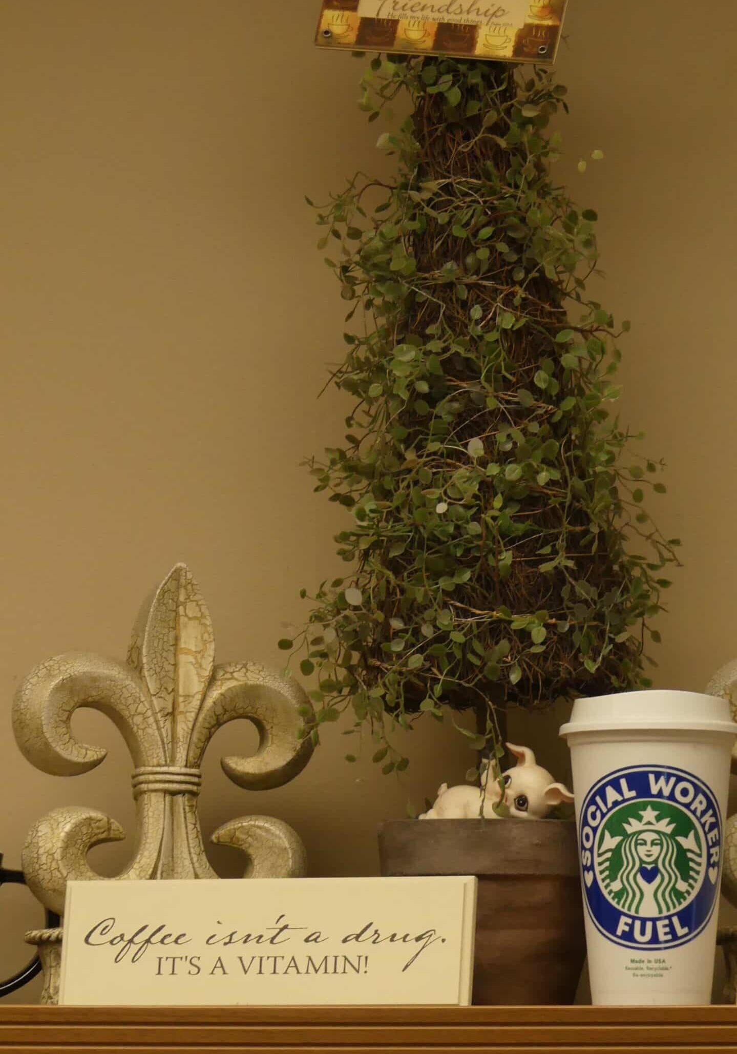 decor with a beautyful tree, cup of coffee